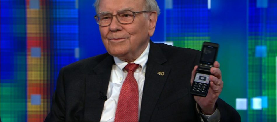 Read more about the article Warren Buffet: When a billionaire still uses a flip phone in 2018