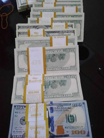 You are currently viewing Customs arrest a Nigerian with $375,000 CASH at Kaduna airport enroute Dubai (PHOTOS)