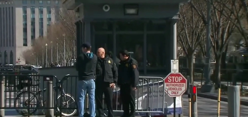 Read more about the article Man shoots himself in front of White House! Suicide Protest ?