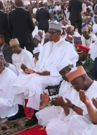 Read more about the article “Is Buhari Too Big For Allah? Nigerian Reacts About Buhari Sitting On Chair Inside Mosque