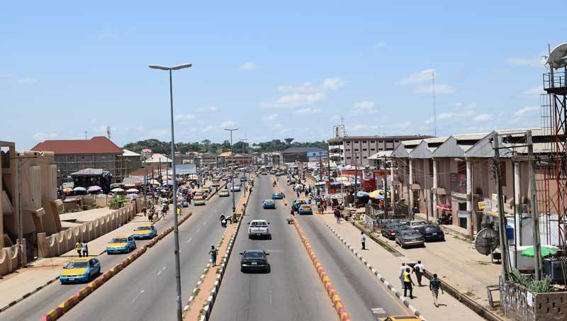 Read more about the article AKURE: Hospital-Ijoka Road dualisation, Ondo Govt, Deji of Akure meet residents